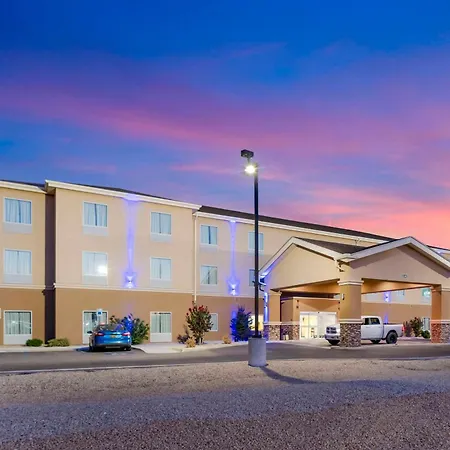 Quality Inn & Suites Carlsbad Caverns Area-3