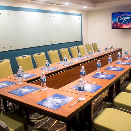 Hampton Inn By Hilton Merida-3