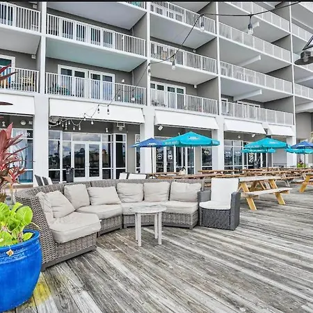 Laketown Wharf Resort: Family-Friendly Beachfront Condos with Lake Views-2