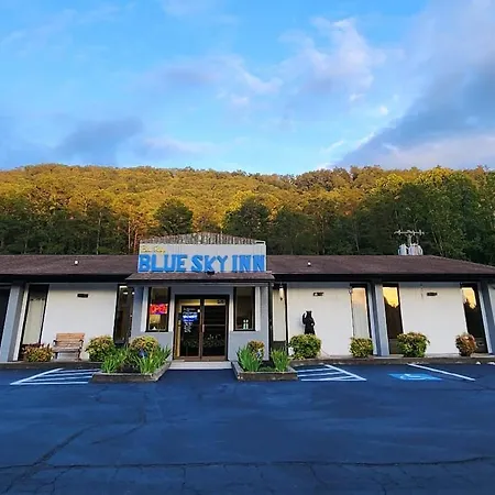 Blue Sky Inn: Pet-Friendly Oasis with Renovated Rooms-2