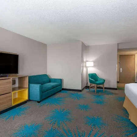 Days Inn & Suites By Wyndham Denver International Airport-2
