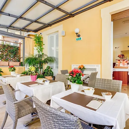 Hotel Cellini-3