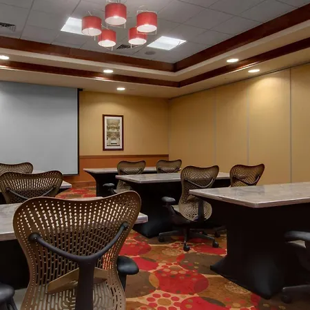 Hilton Garden Inn Milwaukee Airport-2
