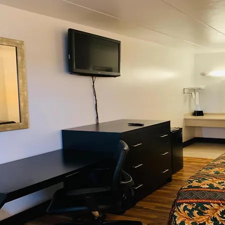 Economy Inn Of Holland-2