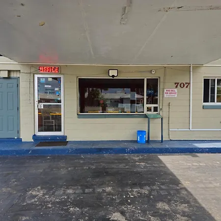 Three Oaks Motel - Titusville-2