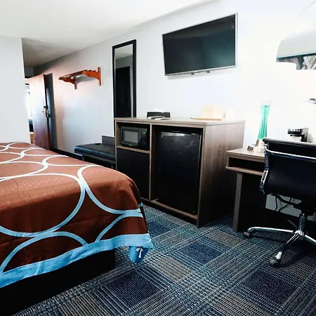 Super 8 By Wyndham Pueblo-2