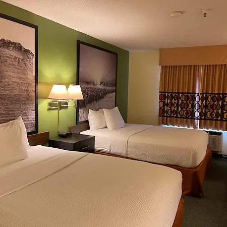 Super 8 By Wyndham Colby-2
