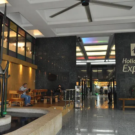 Holiday Inn Express Kuala Lumpur City Centre By Ihg-3