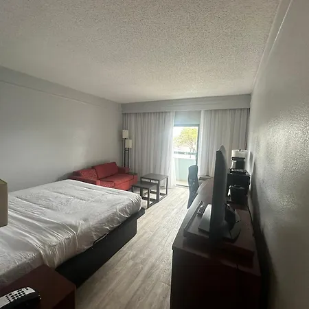 Super 8 By Wyndham Dallas Love Field Airport-2
