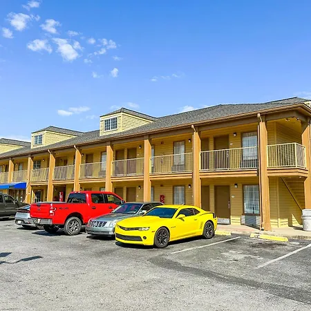Bonita Lakes Inn By Capital O Meridian I20-2