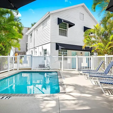 Parrot Beach Cottages Suite #2-3
