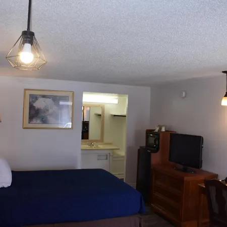 Knights Inn Farmington Hills-3