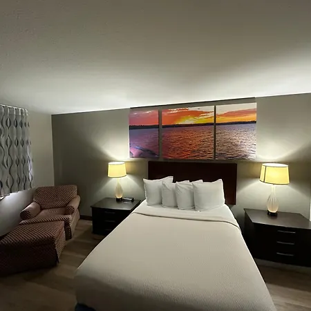 Days Inn & Suites By Wyndham Stevens Point-3