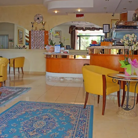 Hotel River fronte mare con piscina-2
