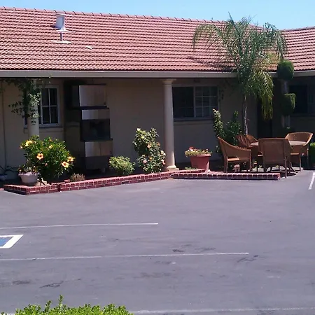 San Joaquin Motel-2