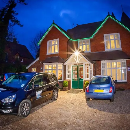 Gatwick Turret Guest House-3