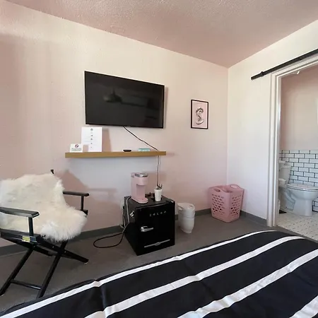Rainbow Motel-3