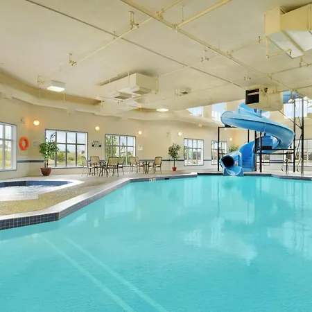 Days Inn & Suites By Wyndham Strathmore-2