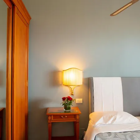 Hotel Sinuessa Terme-3