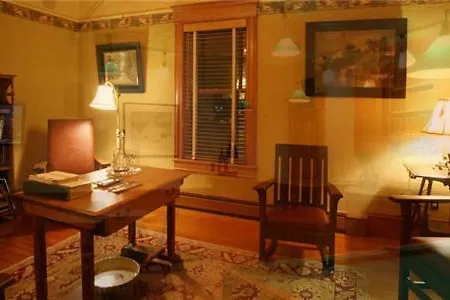 Breezy Hill Inn-2
