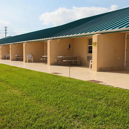 Lake Grassy Inn & Suites-3
