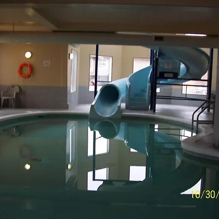 Days Inn By Wyndham Moose Jaw-3