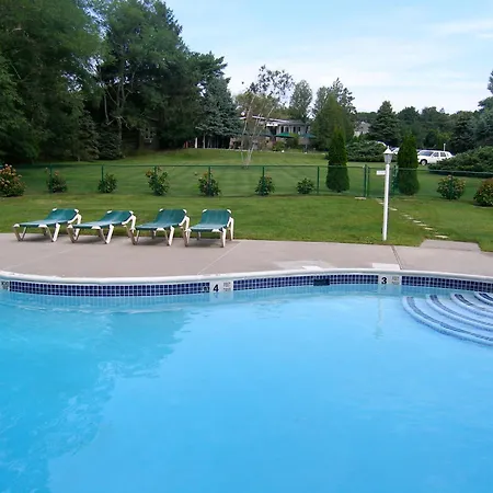 Hamlet Inn - Passes To Coopers Beach-3
