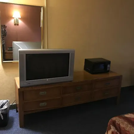 Economy Inn-3