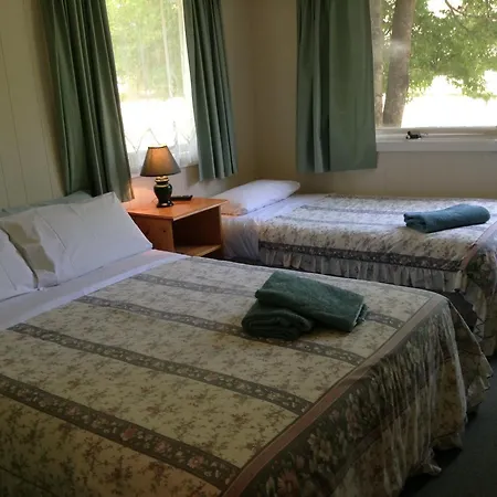 Crossways Country Inn-2