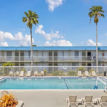Days Inn By Wyndham Titusville Kennedy Space Center-3