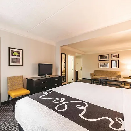La Quinta Inn & Suites By Wyndham San Antonio Downtown-3