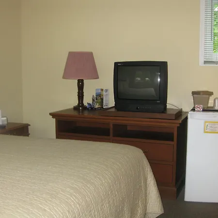 Picket Fence Motel-3