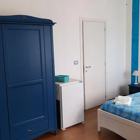 B&B Una Rotonda sul mare-3