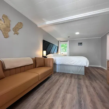 Star Gate Motel-2