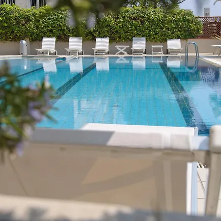 HOTEL TRIONFAL - Fronte Mare - Vicinissimi al Centro-2