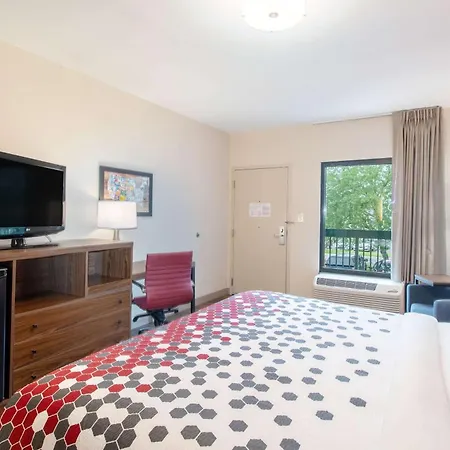Econo Lodge Inn & Suites Foley-North Gulf Shores-3