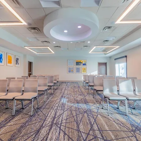 Holiday Inn Express & Suites Kansas City Airport By Ihg-3