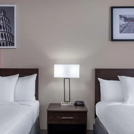 Ramada By Wyndham Thunder Bay Airlane Hotel-3