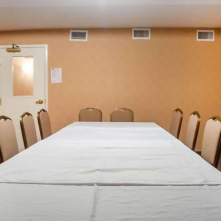 Woodstock Inn And Suites-3