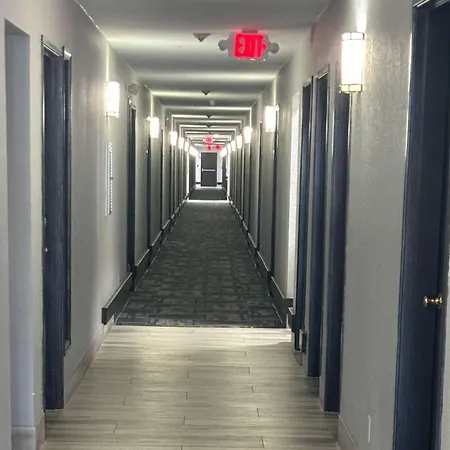Quality Inn & Suites At Airport Blvd I-65-3