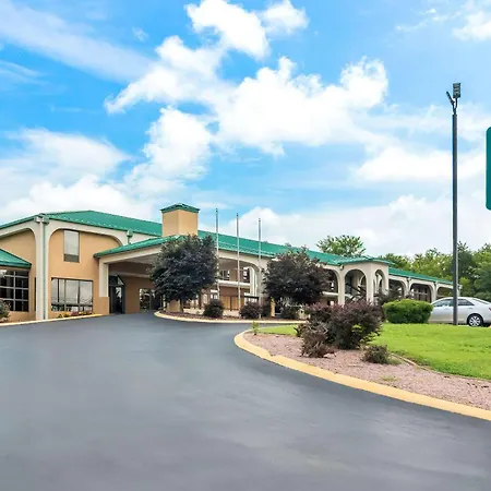 Quality Inn Russellville-3