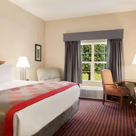 Ramada By Wyndham Pigeon Forge North-2