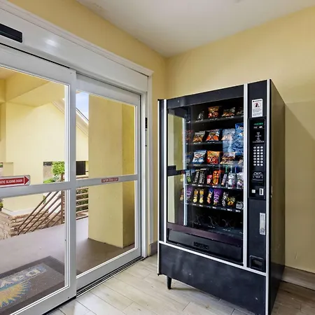 Days Inn & Suites By Wyndham Dfw Airport South-Euless-3