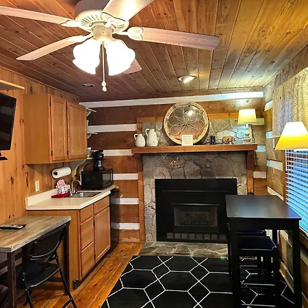 Mountainaire Inn And Log Cabins-2