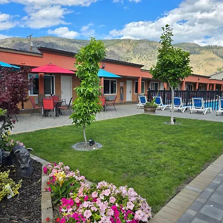 Sahara Courtyard Inn & Suites Osoyoos-3
