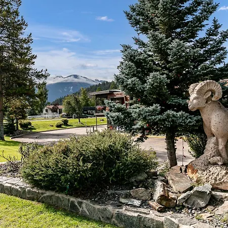 Tonquin Inn-3