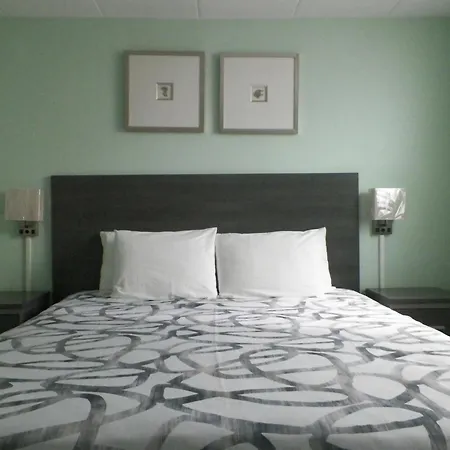 Royal Canadian Motel-2