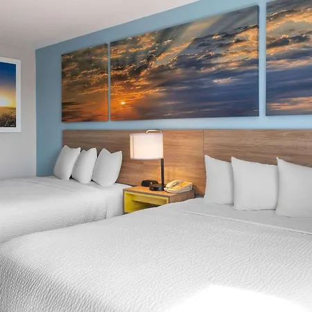 Days Inn By Wyndham Neenah-2