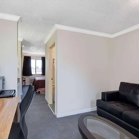 Travelodge By Wyndham Pasadena Central-2
