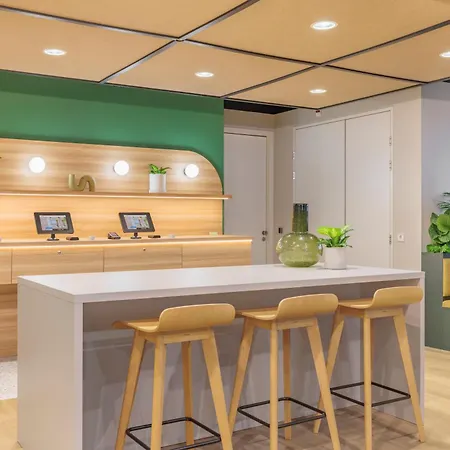 Maxhotel Amsterdam Airport Schiphol - Recently Renovated-3